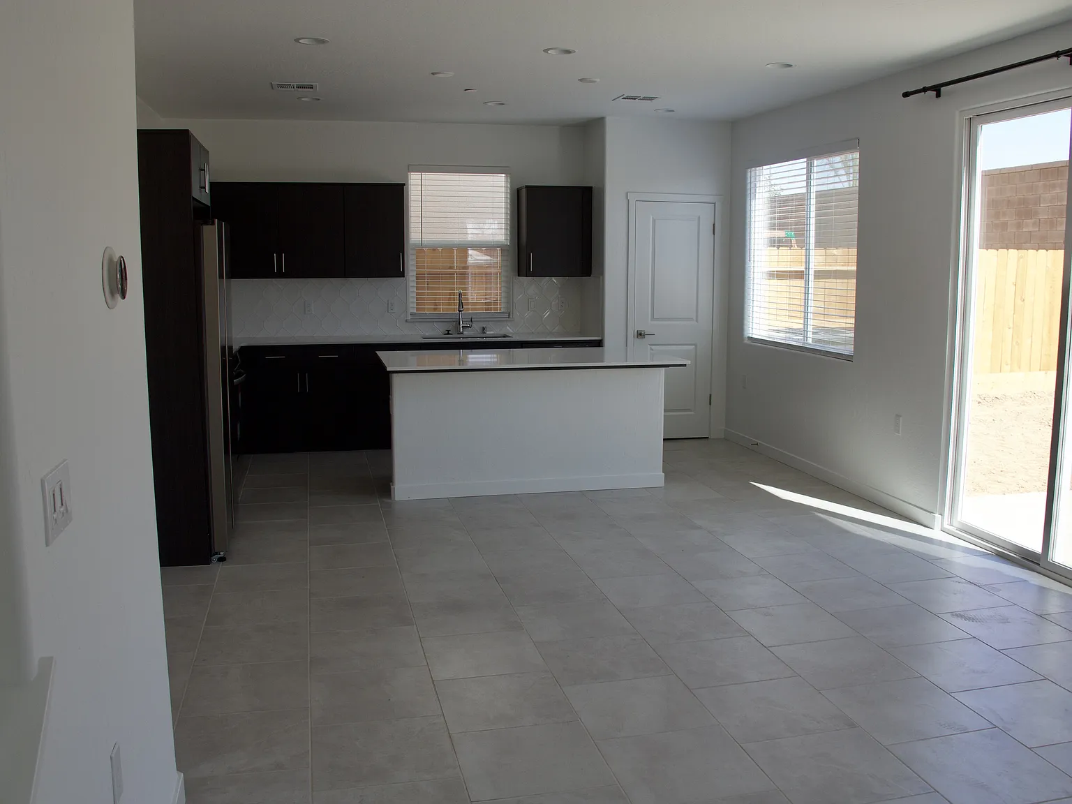 3 bed, 2.5 bath, 1713 sqft, $2,975 — Photo 3
