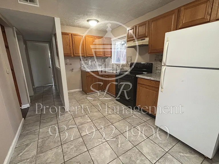 1029 Blakley Dr — Photo 11