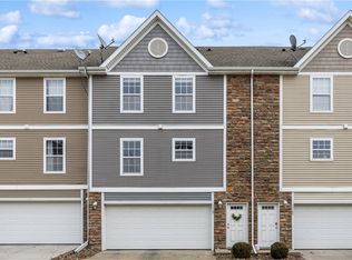 1167 Oak Creek Dr, Pleasant Hill, IA 50327
