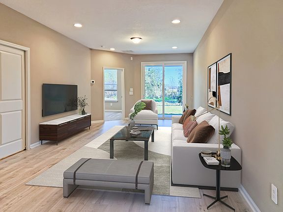 Spacious Living room