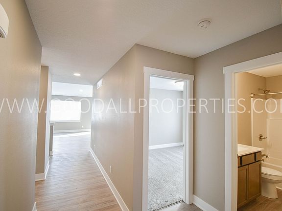 4th image of 1017 Warren St