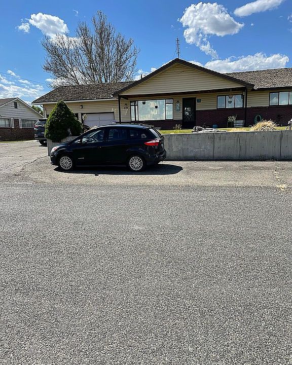 1st image of 928 Grending Ave
