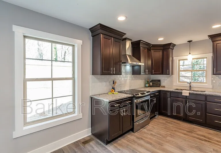 102 Bonnell Ct — Photo 3