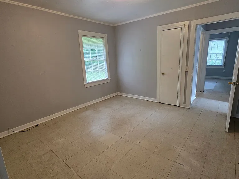 1127 Avalon Ave — Photo 2