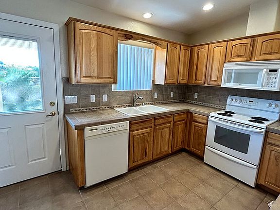 5th image of 3382 Iroquois Dr Unit 102