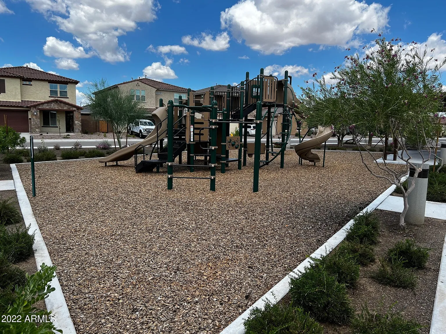 3 bed, 2.0 bath, 1751 sqft, $2,145 — Photo 2