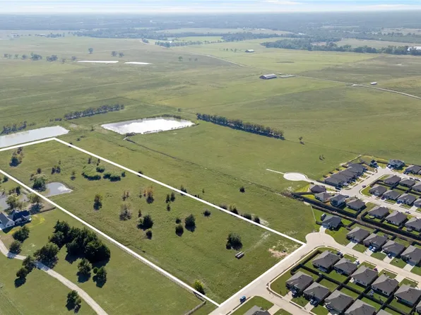 46 9th St, Navasota, TX 77868