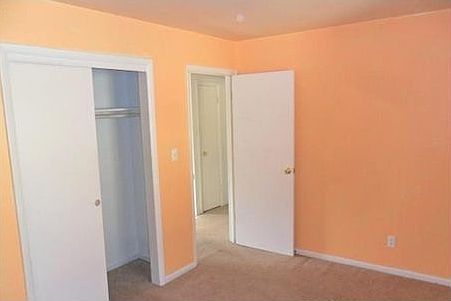 3rd image of 1114 E Gimber St