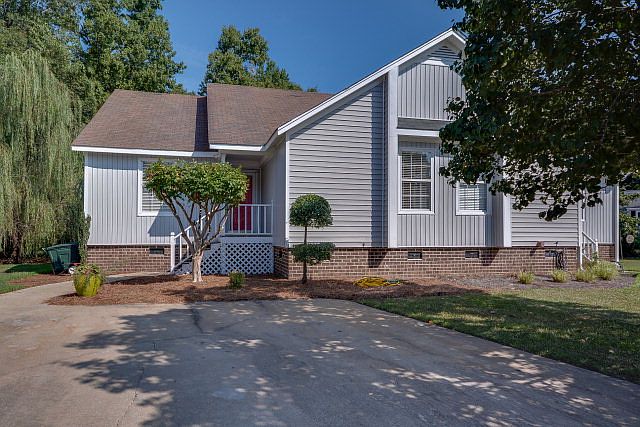 1st image of 971 S Hornbeam Dr