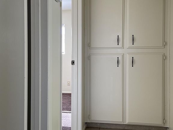 5th image of 223 E Harding Ave #1