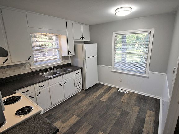 3rd image of 2733 Clayton Dr NW #B