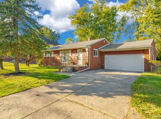 25560 W 10 Mile Rd, Southfield, MI 48033