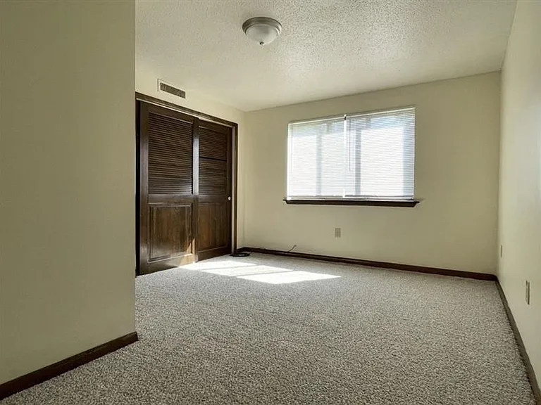 Buffalo Creek Commons — Photo 16