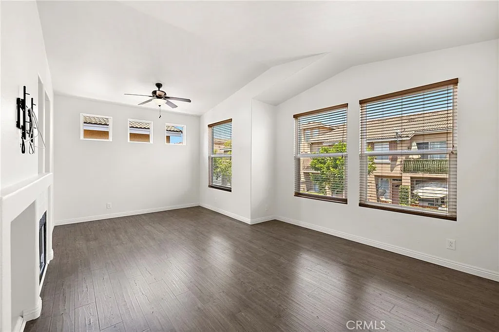 3 bed, 1363 sqft, $3,600 — Photo 3
