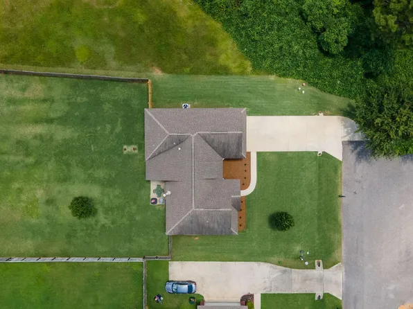 109 Pine Level Ct, Deatsville, AL 36022