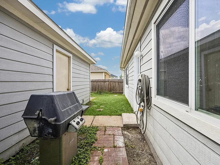 6106 Settlers Lake Cir E — Photo 23