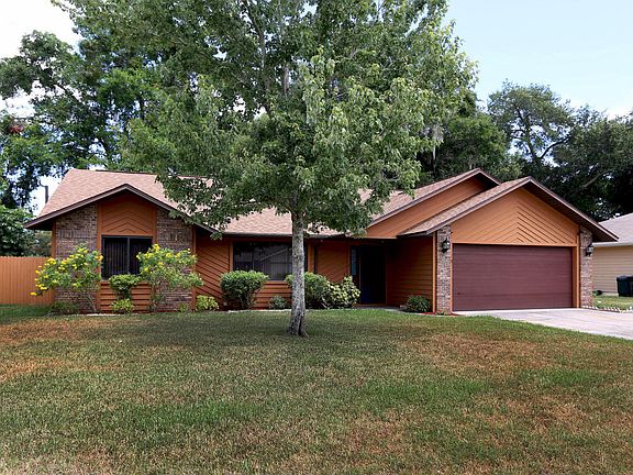 2nd image of 4 Sandy Lake Cir