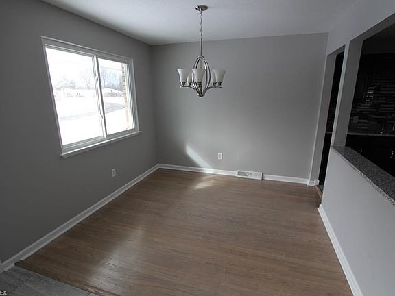 3rd image of 36955 Shoreham Dr