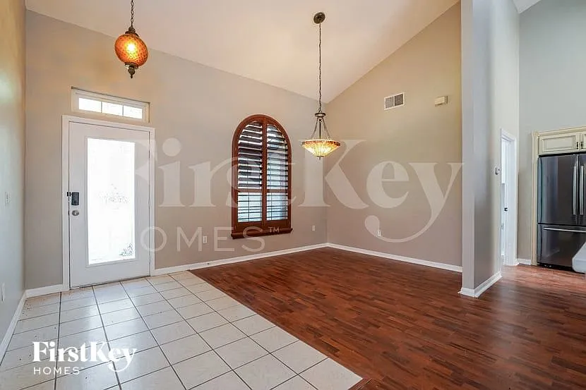 4 bed, 2.0 bath, 2613 sqft, $2,955 — Photo 4