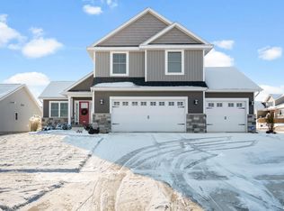1245 W 64th St, Davenport, IA 52806