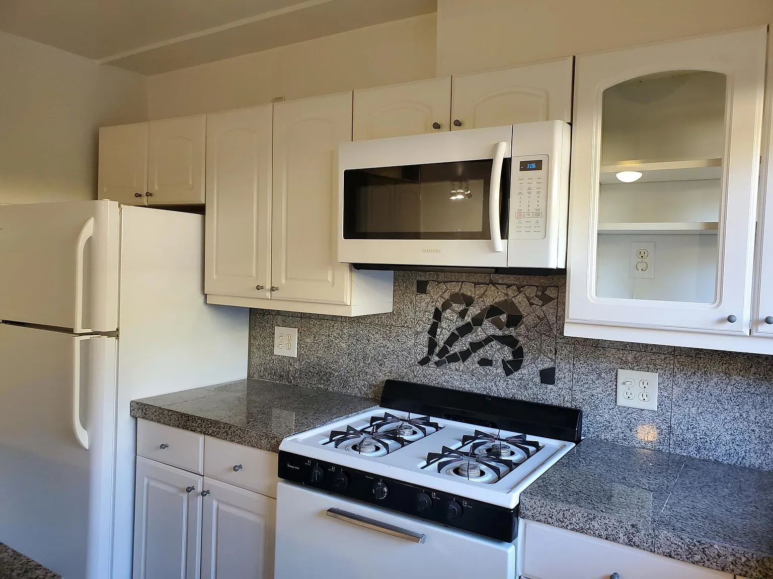 616 Broadway St — Photo 1