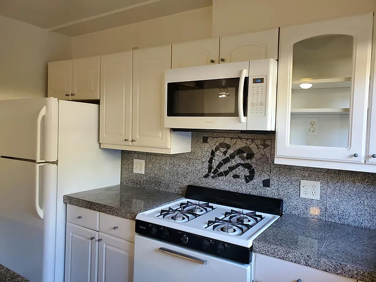 616 Broadway St #2 — Photo 1