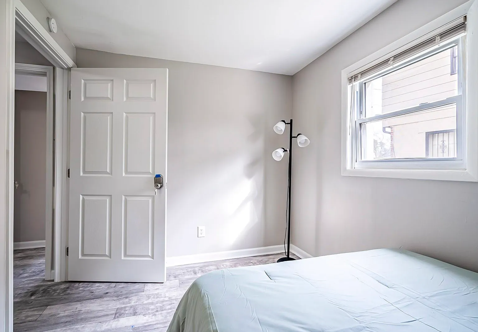 4 bed, 3.0 bath, 1860 sqft, $650 — Photo 1