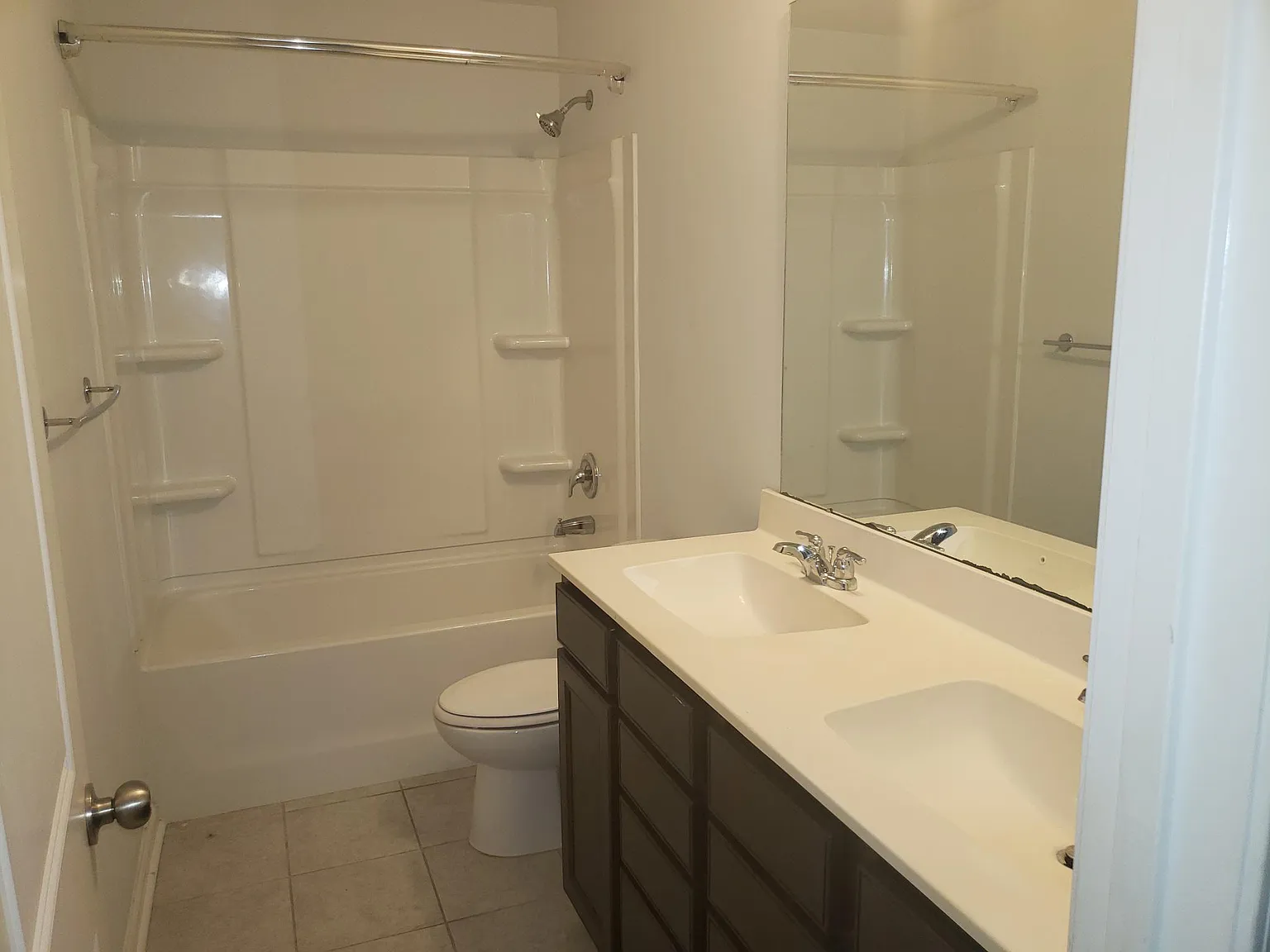 5 bed, 2800 sqft, $2,700 — Photo 4