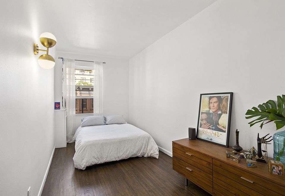 2nd image of 46 W 71st St APT 4A