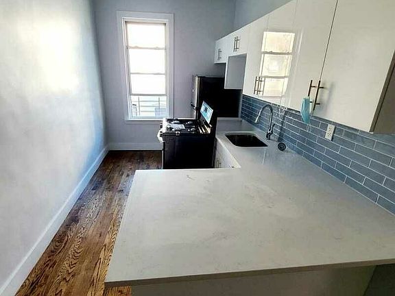 2nd image of 1310 Stratford Ave #1B
