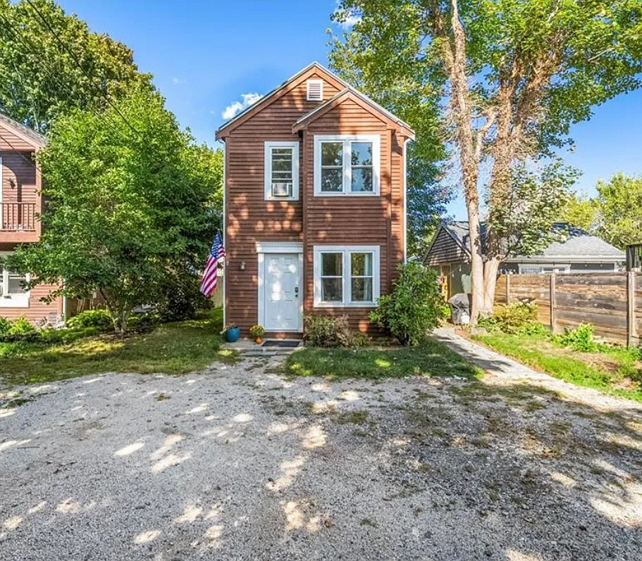 3 bed, 1.5 bath, 1114 sqft, $3,300 — Photo 2