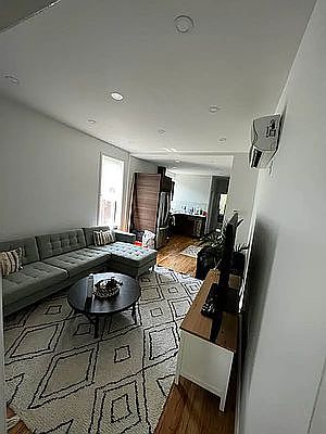 4th image of 506 6th Ave #2R