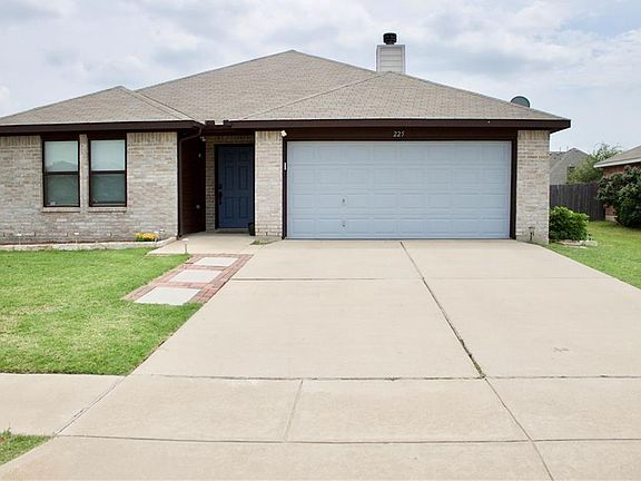 2nd image of 225 Arrowhead Dr