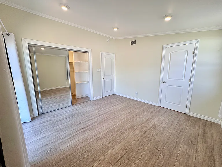 975 N Grammont Ave — Photo 12