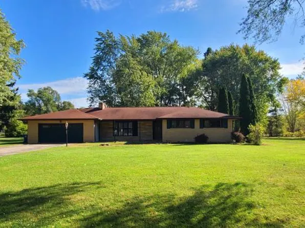 109 Center Dr, Pinconning, MI 48650