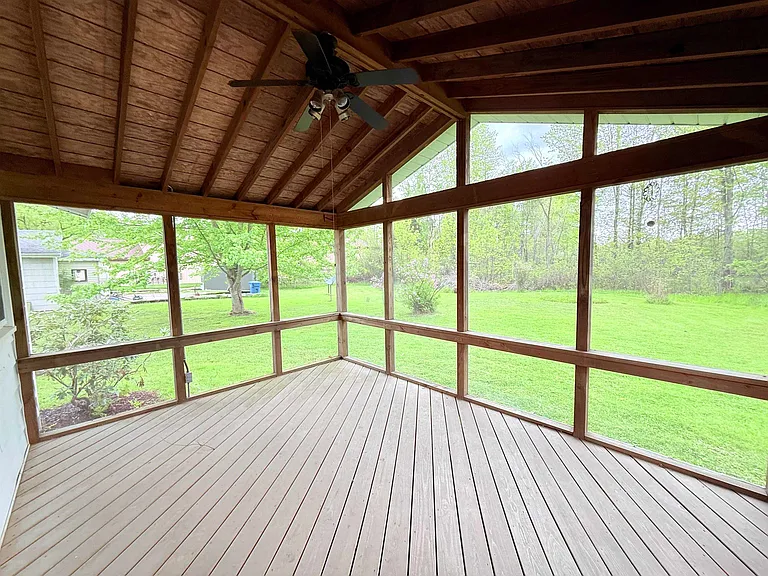 2350 N Eastman Rd — Photo 12