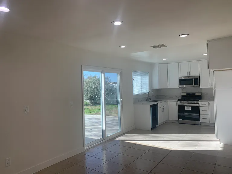22721 Cottonwood Ave — Photo 3