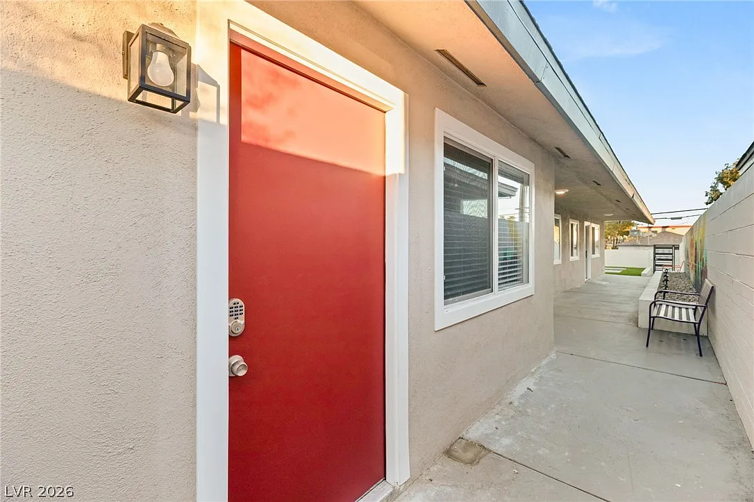 3 bed, 2.0 bath, 2972 sqft, $1,995 — Photo 1