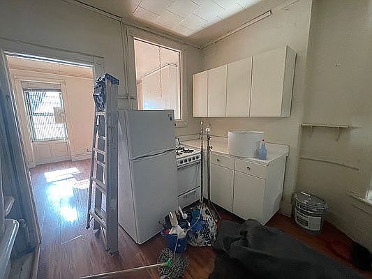 3rd image of 163 E 99th St APT 14