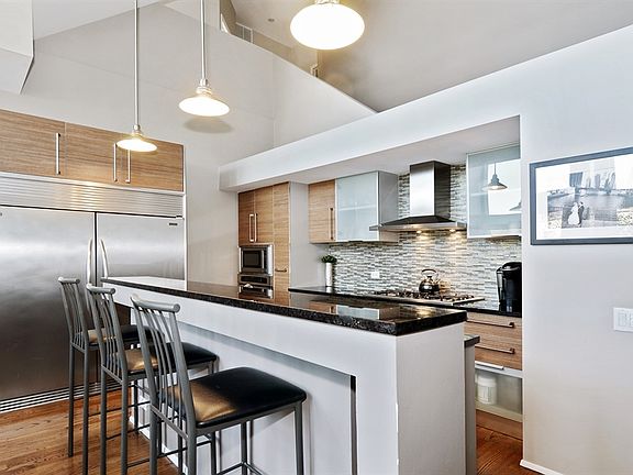 5th image of 1956 N Wilmot Ave #4