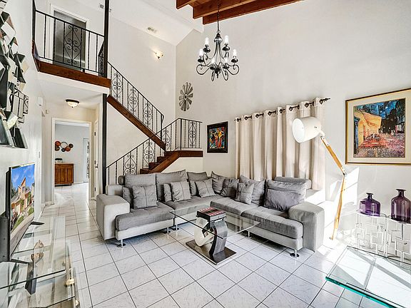3rd image of 5521 SW 44th Avenue