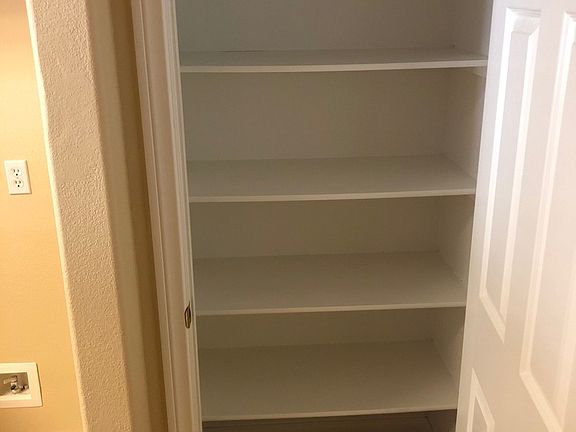 4th image of 16393 Appletree Ln