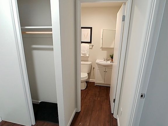 5th image of 4309 Hamilton Ave #20