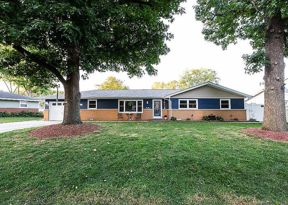 1st image of 409 Bel Air Dr