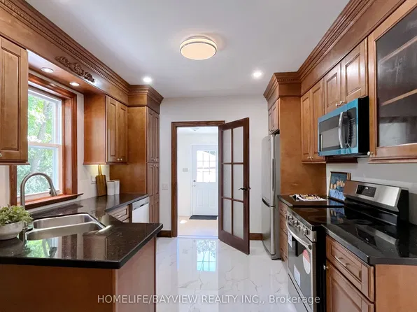 82 Centre St E, Richmond Hill, ON L4C 1A4
