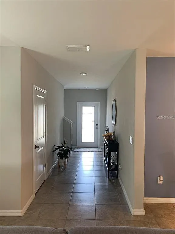5 bed, 2.5 bath, 2215 sqft, $2,550 — Photo 3