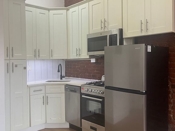 3rd image of 1076 Dean St APT 7