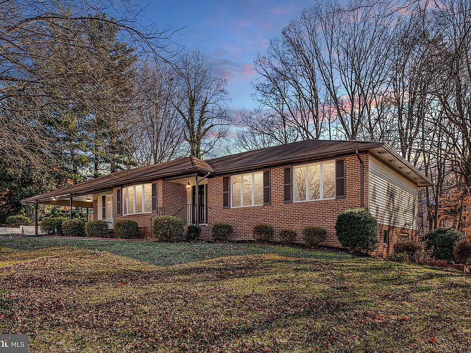 1st image of 101 Camden Dr