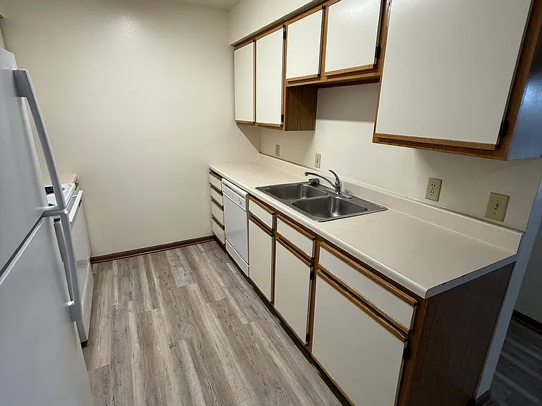 Pine Tree Apartments — Photo 9