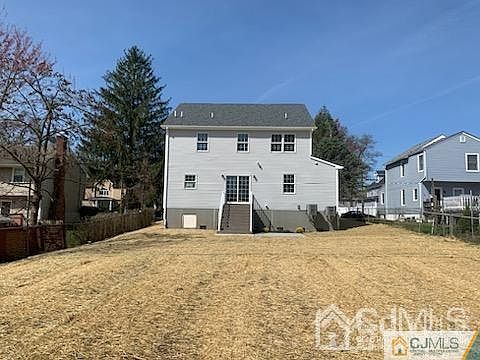 3rd image of 1431 Greenwood Dr